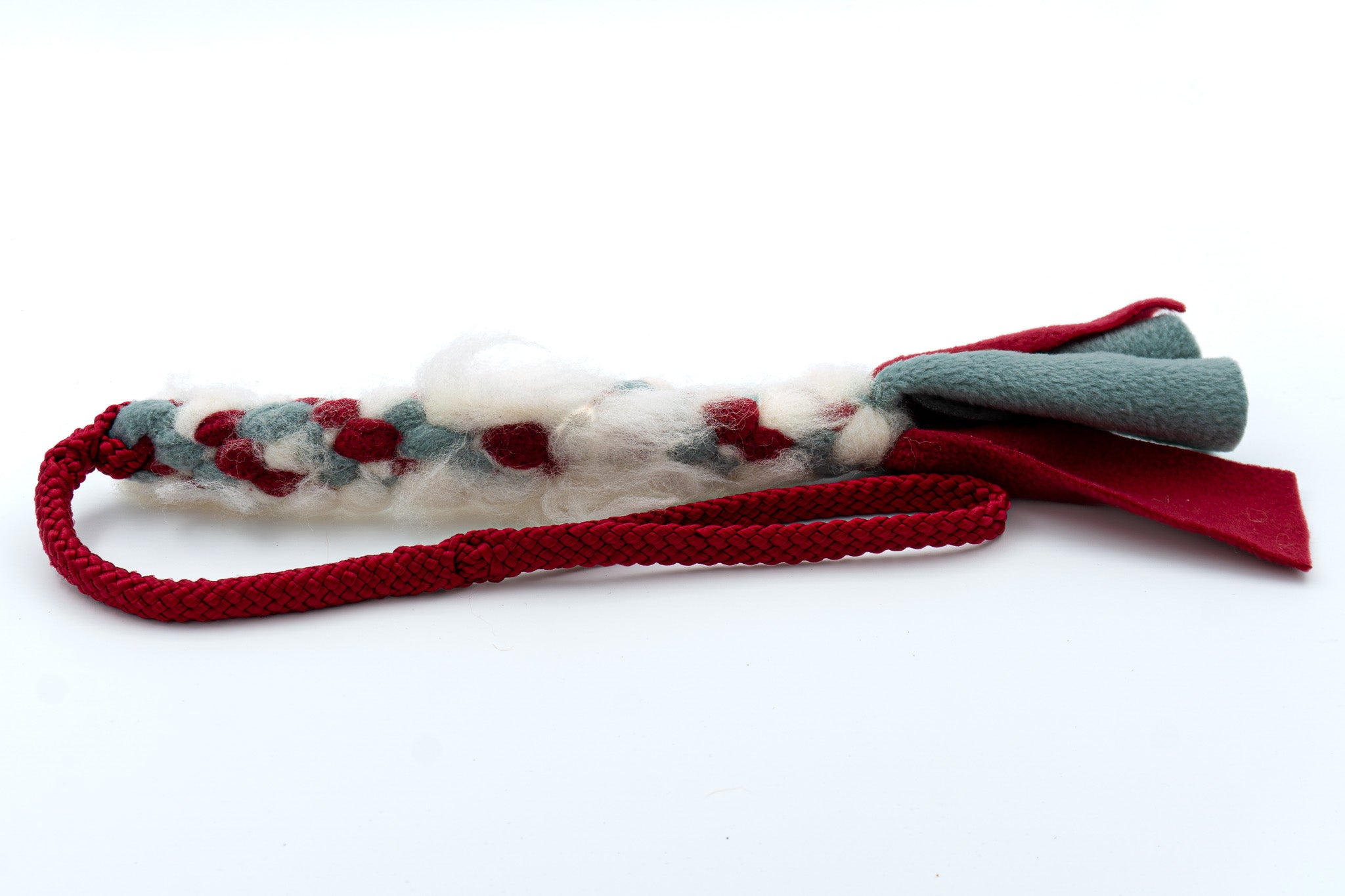 Trektouw voor kleine honden - Boefjestug met 8mm PPM touw in de kleur Framboos en bijpassende fleece in de kleuren donkerrood en zeegroen met lichte schapenvacht